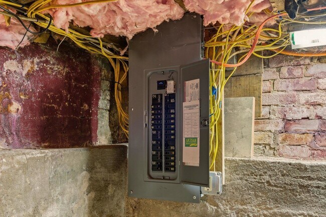 Building Photo - 72 Union St