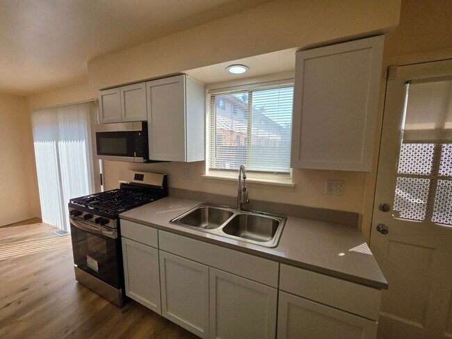 Building Photo - 5044 Brighton Ln