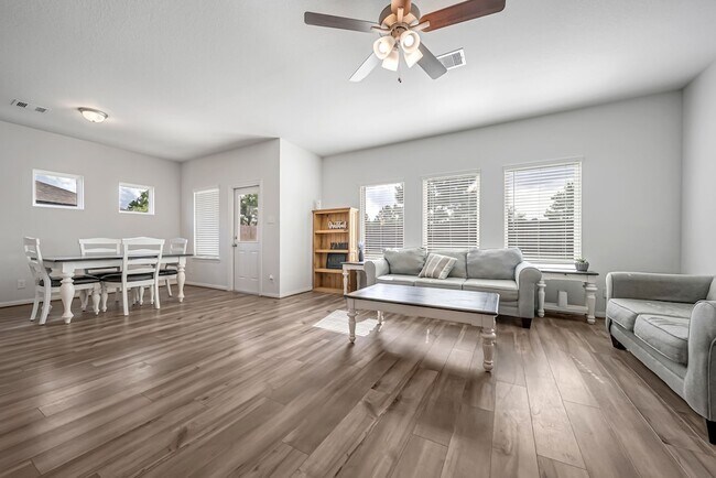 Building Photo - 15250 White Moss Dr