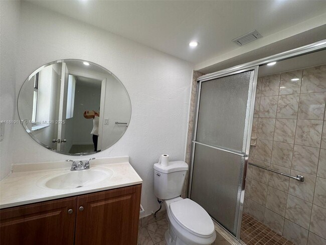 Building Photo - 1830 SW 81st Ave