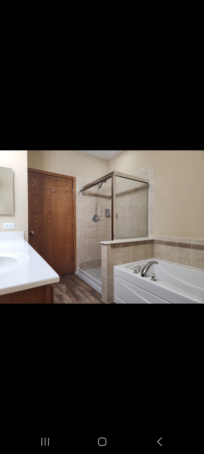 Building Photo - 1547 Millbrook Dr