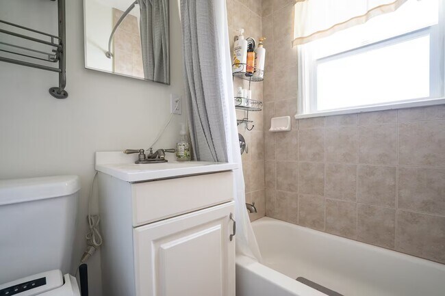 Building Photo - 2302 Loy Ln