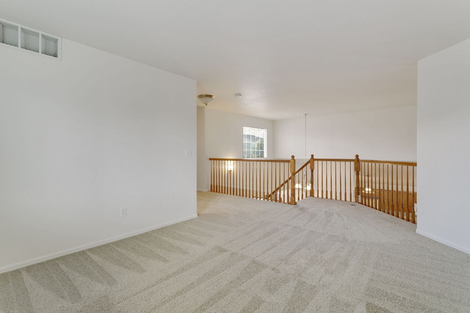 Building Photo - 4-Bedroom Home with Main-Level Suite, Gran...