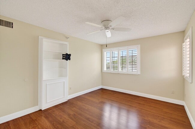 Building Photo - 157 Yacht Club Way