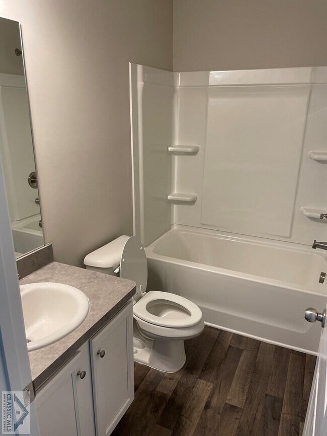 Building Photo - 1271 Towne Square Ct