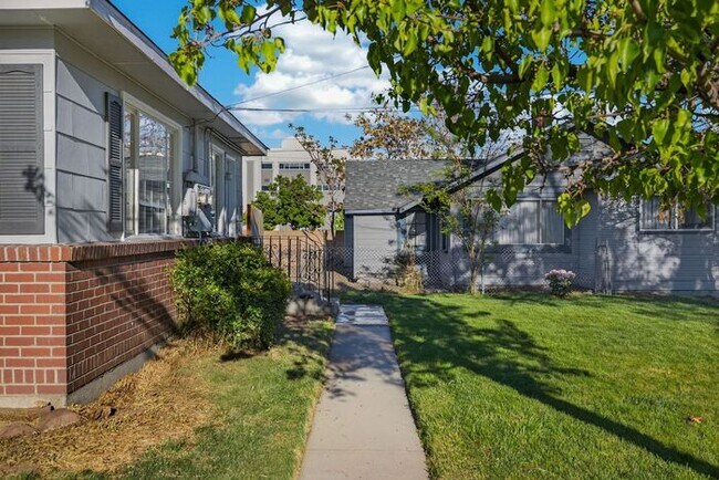 Building Photo - The Biggest Little BnB, Fully Furnished Vacation Rental!