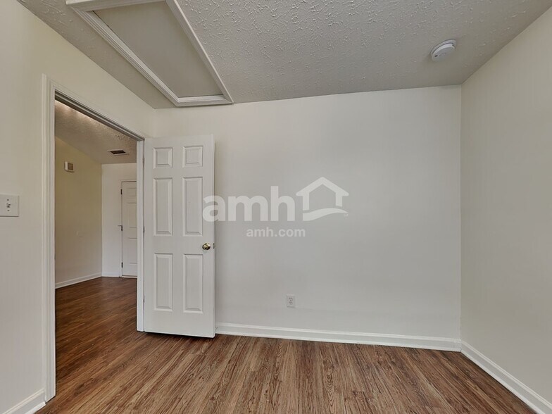 Building Photo - 1907 Landon Farms Ln