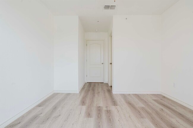 Building Photo - 5704 Montevista Dr