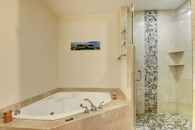 Building Photo - 1640 Presidential Way