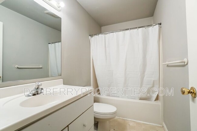 Building Photo - 3565 Turret Green Dr