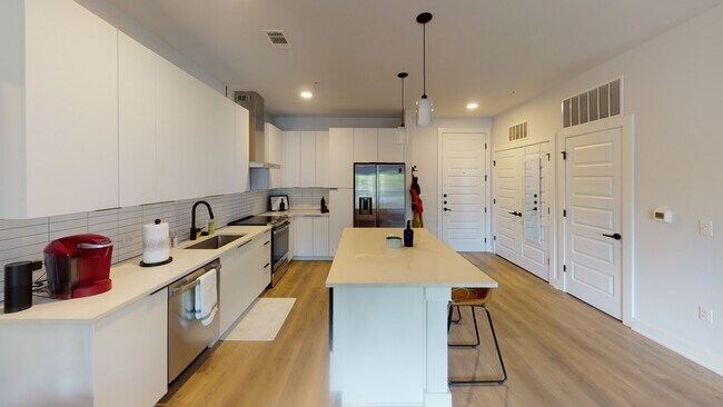 Building Photo - 2220 Webberville Rd