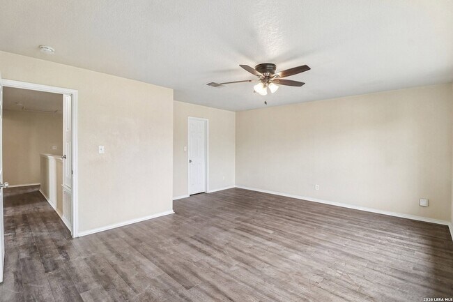 Building Photo - 407 Amberdale Oak