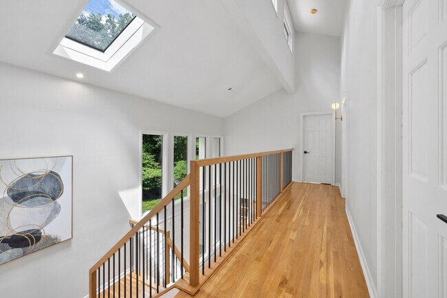 Building Photo - 2A Cherry Ln