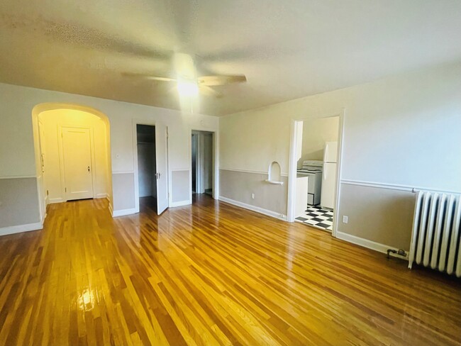 Primary Photo - Apartment in the Avenues!