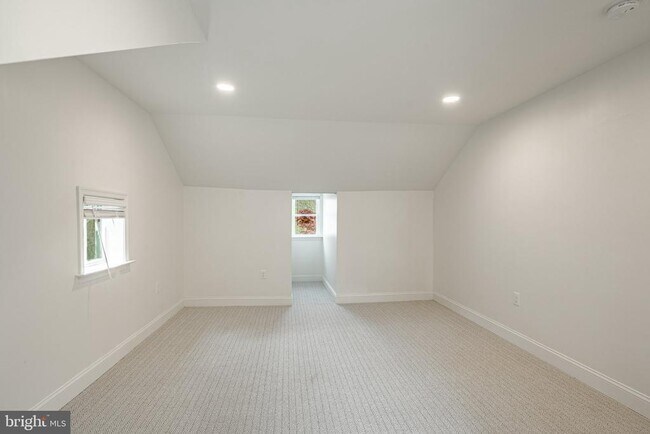 Building Photo - 539 Northbrook Rd