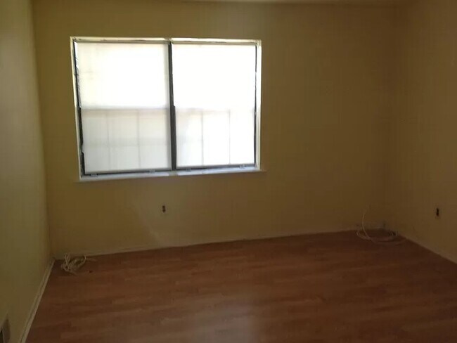 Building Photo - 1207 Green Hollow Dr