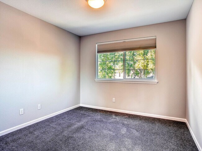 Building Photo - Gorgeous 4 Bed/3.5 Bath Home for Rent!