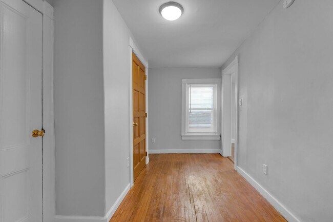 Building Photo - 1031 Northampton St