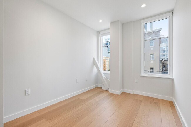 Building Photo - 693 Sutter St