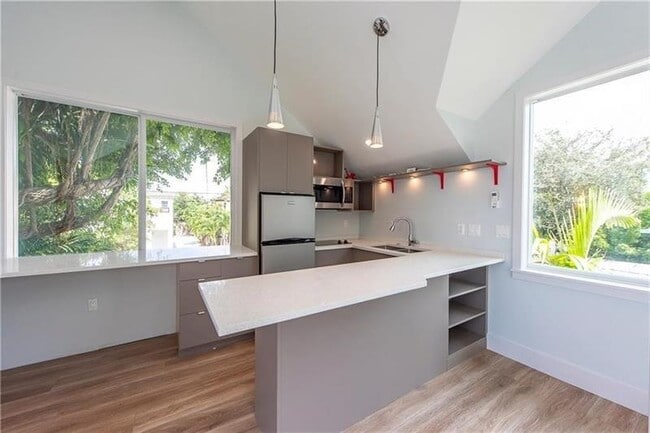 Building Photo - 824 NE 17th Way