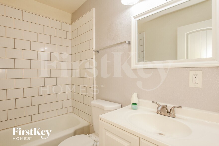 Building Photo - 3634 W Alice Ave