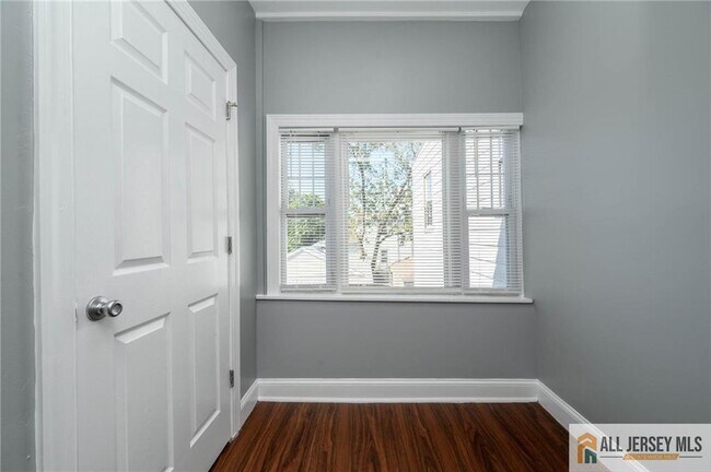 Building Photo - 307 Pershing Ave