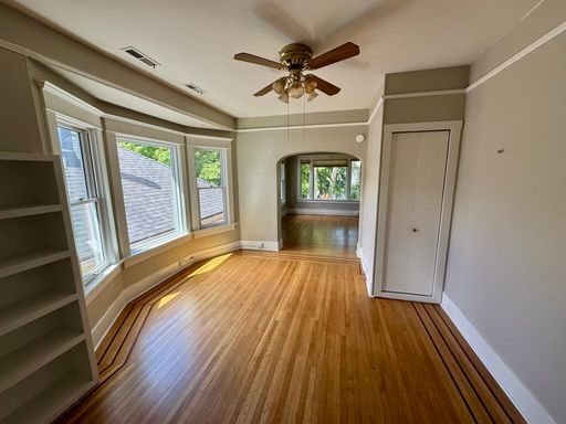 Building Photo - Gorgeous 2 bed Craftsman in Queen Anne! Open house Saturday!