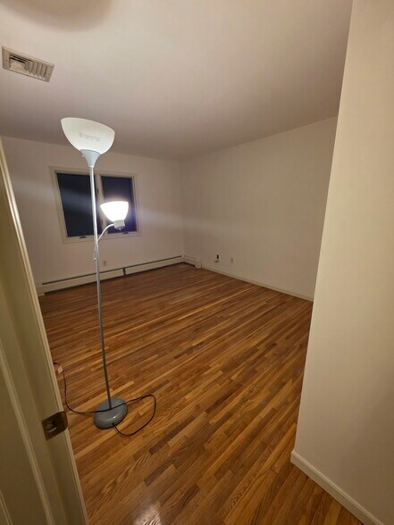 Building Photo - 25 Elm Ave