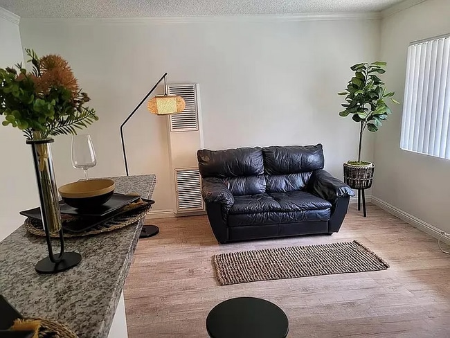 Primary Photo - 820 S Walnut Ave