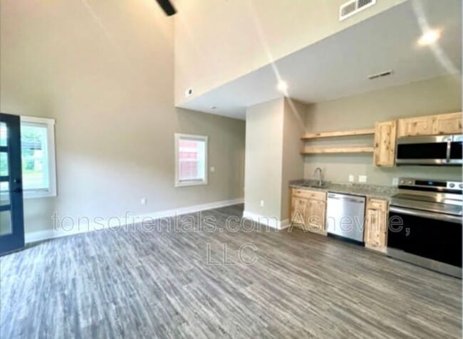 Building Photo - 63 East St