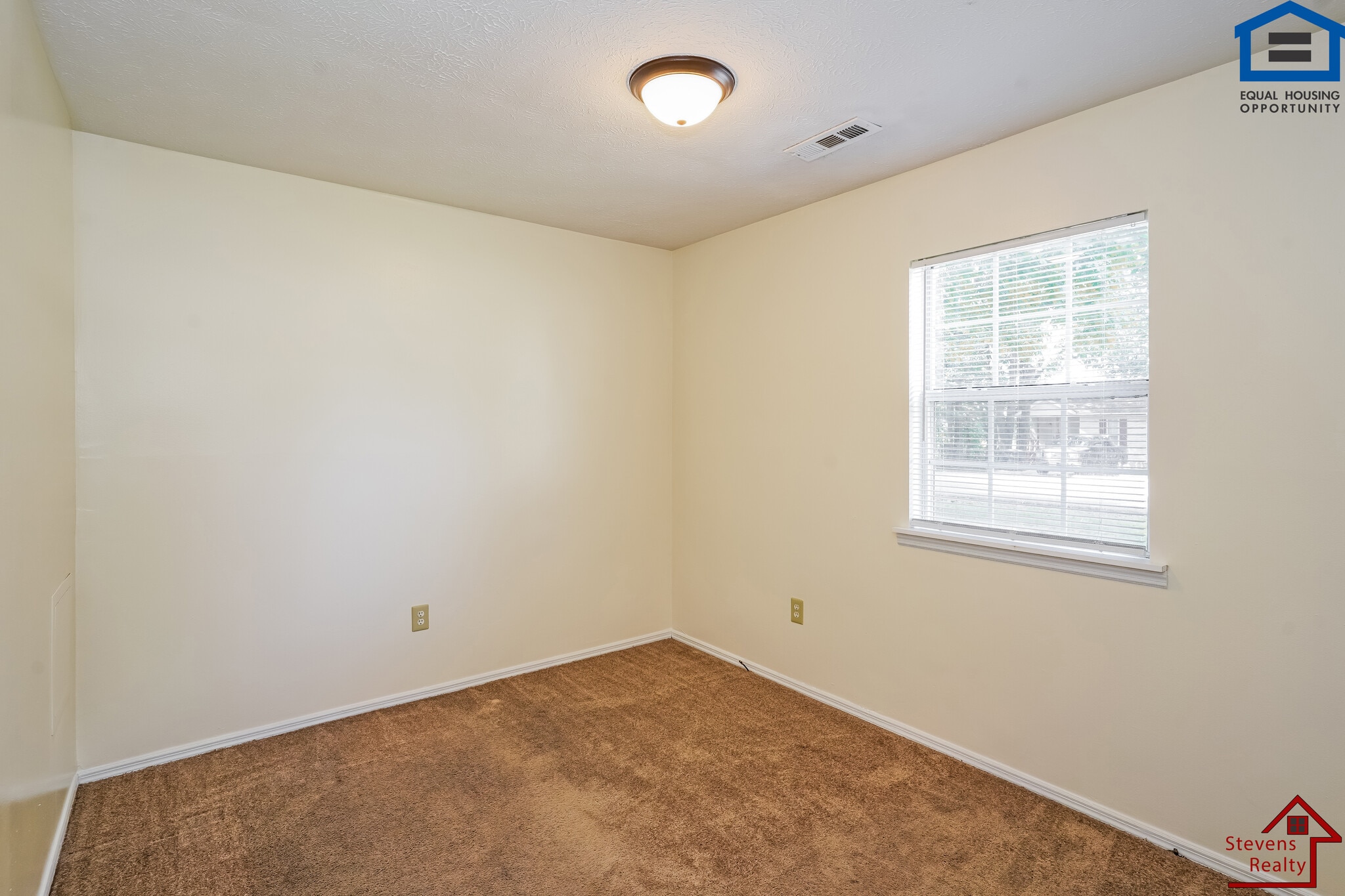 Building Photo - 140 Bybee Woods Dr