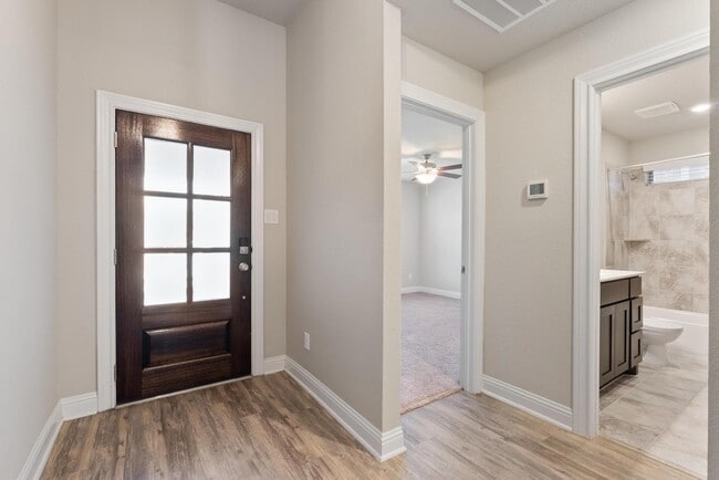 Building Photo - 18716 Laurel Hills Dr
