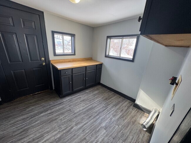 Building Photo - 610 Plum St