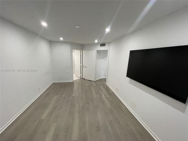 Building Photo - 8290 Lake Dr