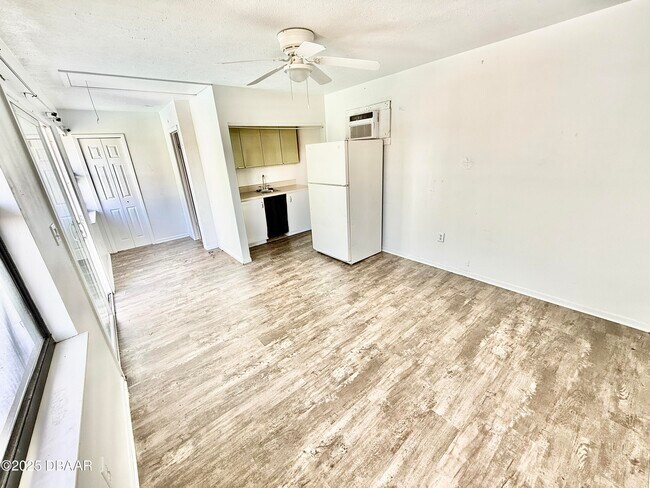 Building Photo - 929 Derbyshire Rd