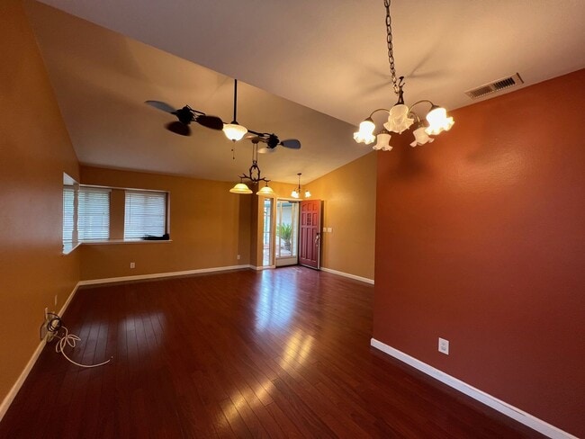 Building Photo - **Beautiful 4 Bdrm 2 Bath Home 5 Minutes t...