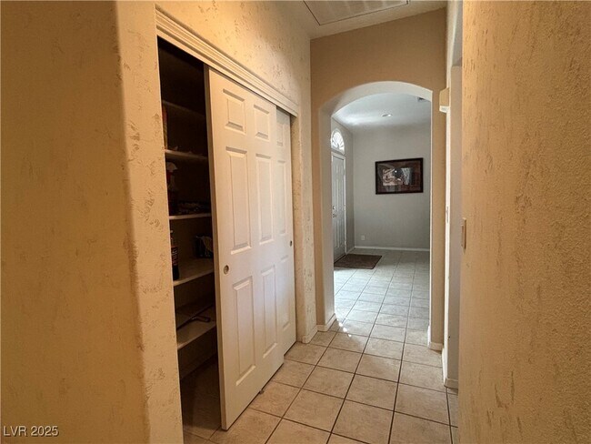 Building Photo - 1164 Golf Club Dr