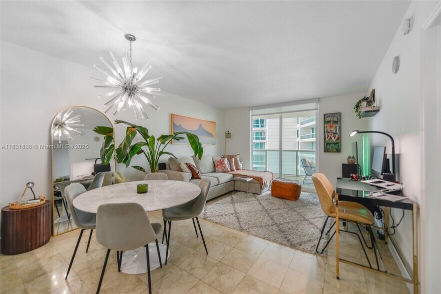 Building Photo - 2101 Brickell Ave