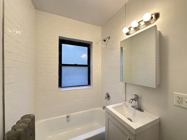 Building Photo - 2332.5 N Spaulding Ave