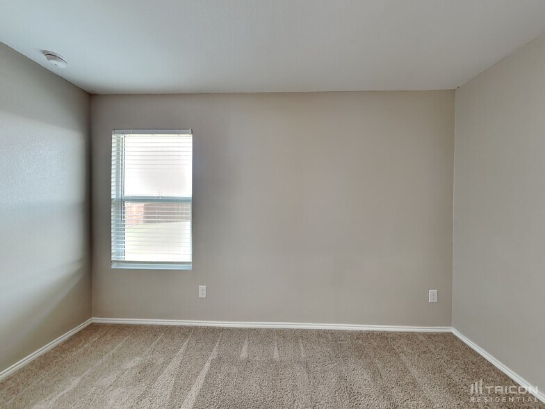 Building Photo - 505 Autumnwood Way