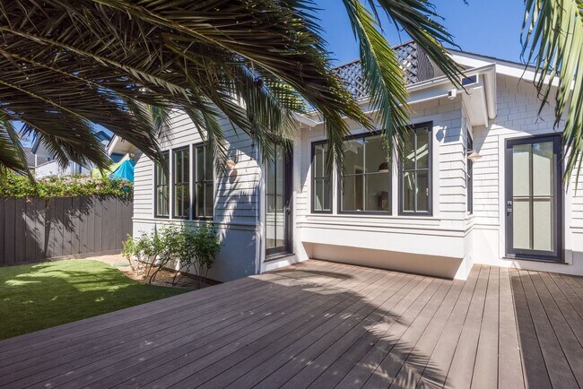 Building Photo - Furnished Downtown Palo Alto Modern Home with Timeless Design