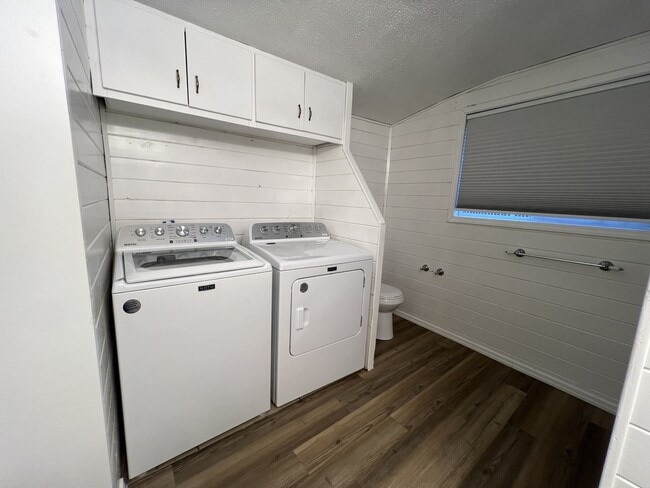 Building Photo - 1803 SE Salem Ave