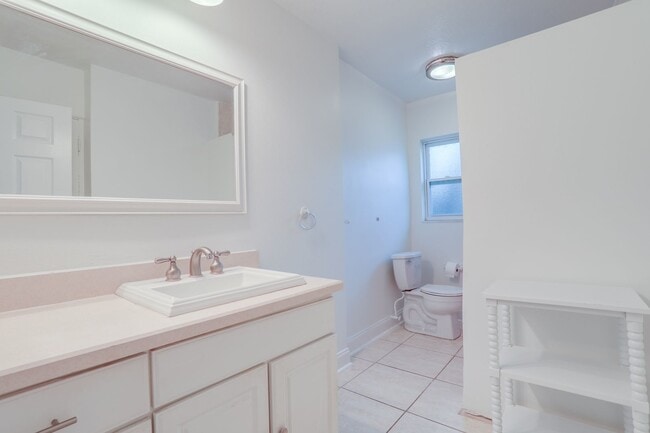 Building Photo - 121 S Triplet Lake Dr