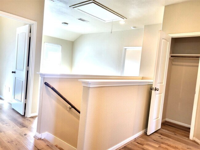 Building Photo - 1906 Howth Ave