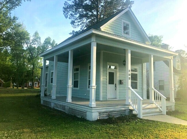 Primary Photo - 205 W 17th St