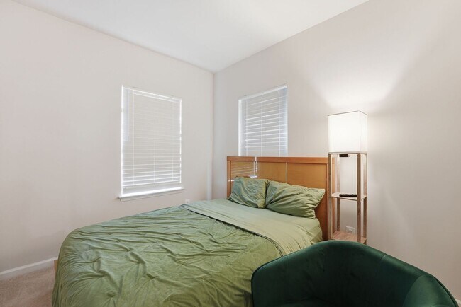 Building Photo - 6066 Beake St