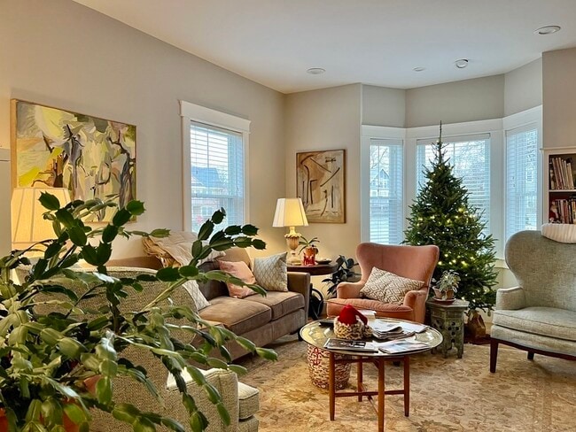 Building Photo - 9 Sherman St