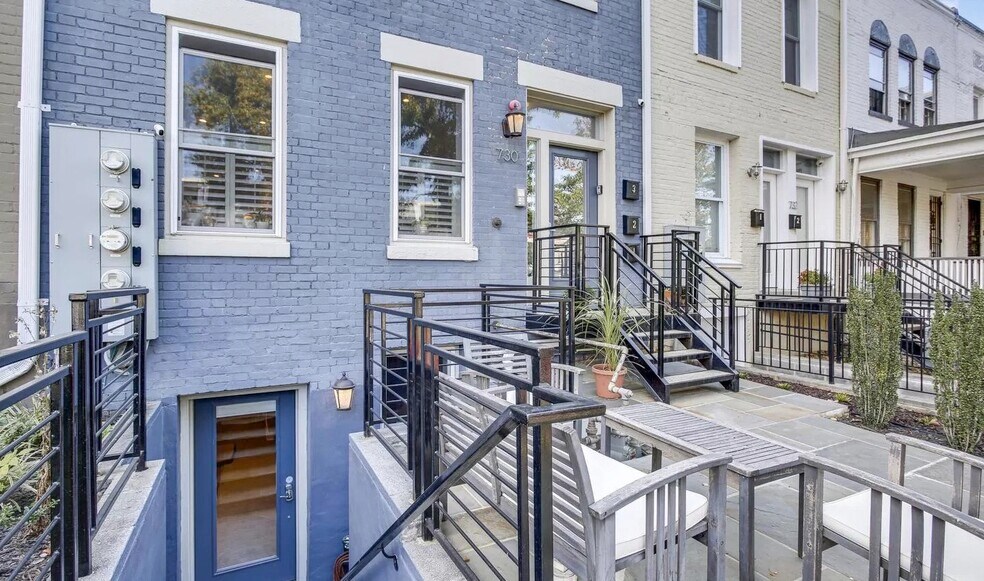 Front of building - 730 Girard St NW
