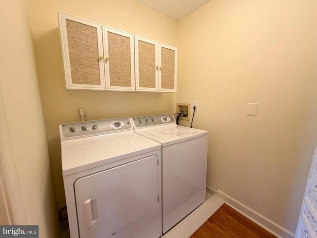 Building Photo - 814 Pritchard Pl