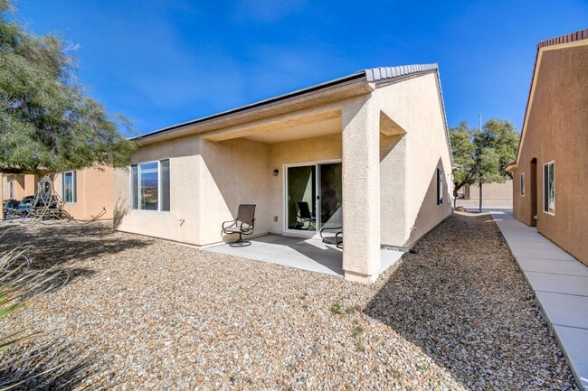 Building Photo - Sun City Aliante Must See!